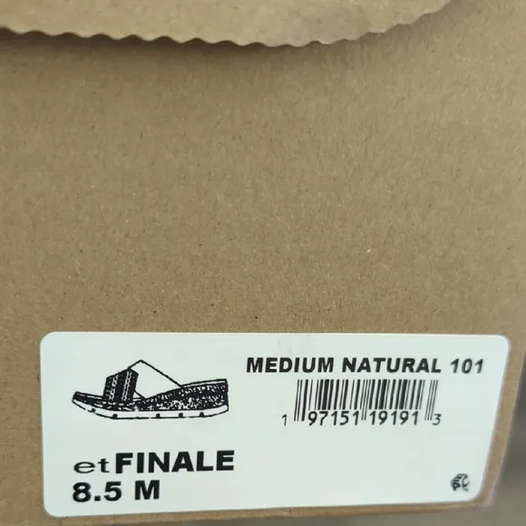 Earth Women's Tan Sandals