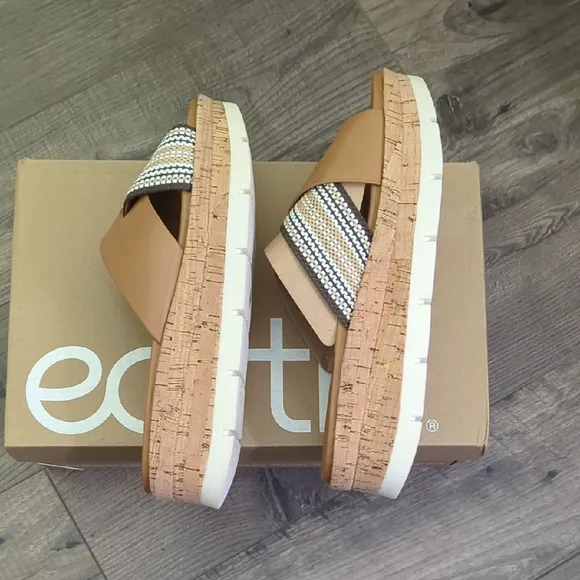 Earth Women's Tan Sandals