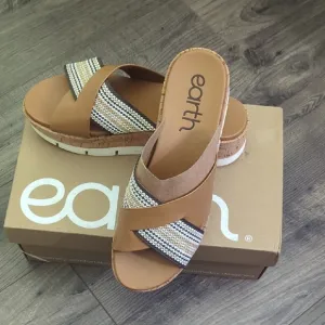 Earth Women's Tan Sandals