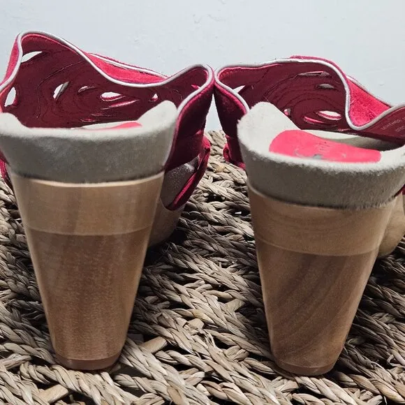 EARTHIES Red Sandals, Women's size 8