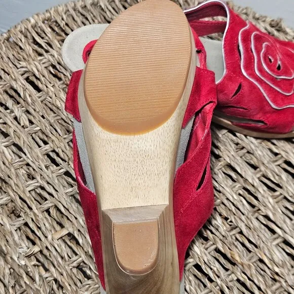 EARTHIES Red Sandals, Women's size 8
