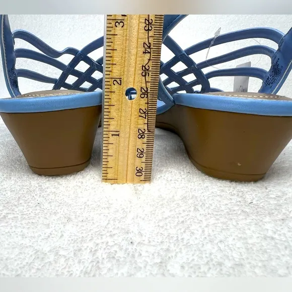 East 5th, blue sandals with cushion insoles Size 10