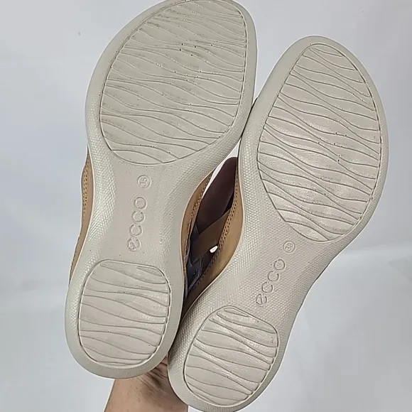 Ecco Women's Flash Toe-Post Comfort Walking Sandals Tan, Purple, Gold Sz 7