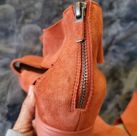 Eileen Fisher woman's strappy suede  sandals size 8, low heel walking