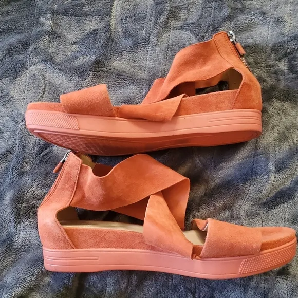 Eileen Fisher woman's strappy suede  sandals size 8, low heel walking