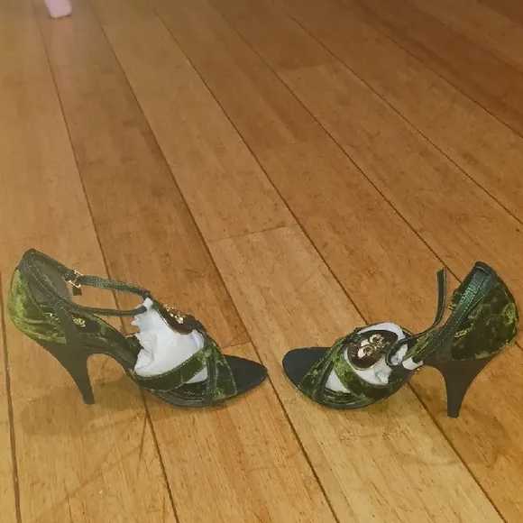 Elegant Green Velvet Women's Sandals