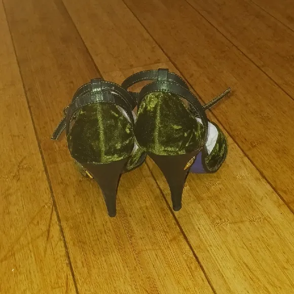 Elegant Green Velvet Women's Sandals