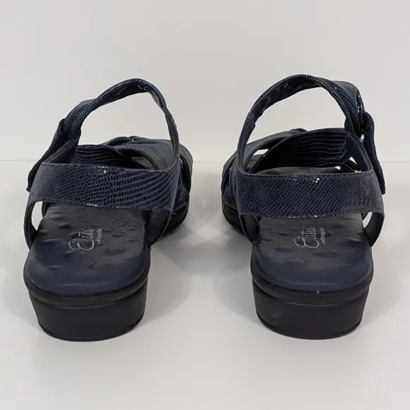 Elites by Walking Cradles Navy Leather Sandals Women's 9.5 Wide