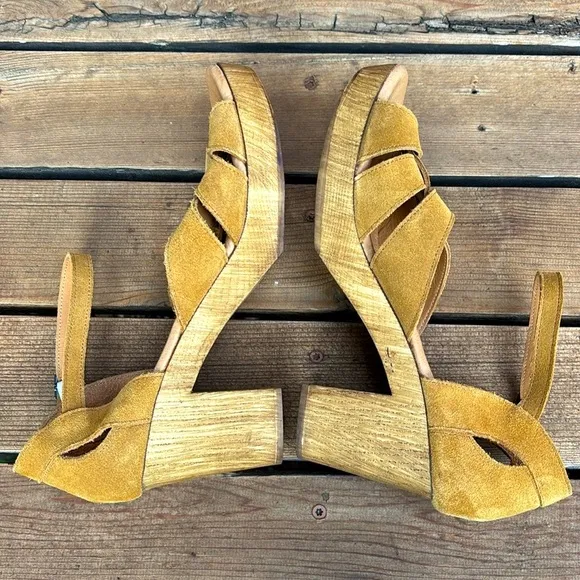 Eric Michael (41) Savy Sandals Mustard Brown Suede Chunky Heel &amp; Platform