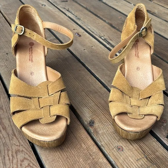 Eric Michael (41) Savy Sandals Mustard Brown Suede Chunky Heel &amp; Platform