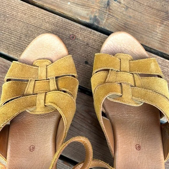 Eric Michael (41) Savy Sandals Mustard Brown Suede Chunky Heel &amp; Platform