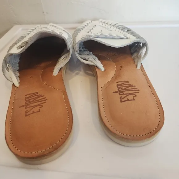 Espiritu Campo Slip On white leather sandals size 9