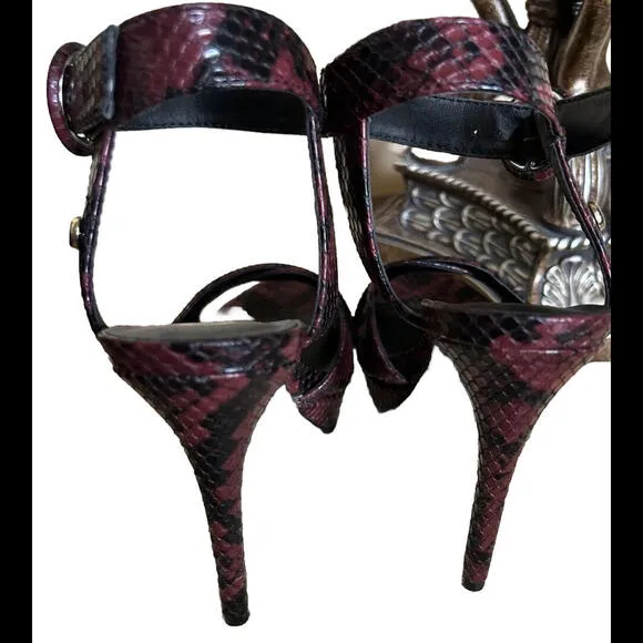🦄😎❤️ESTATE SALE GBG Guess Burgundy Black Animal Print Sandal Size 6M Platform