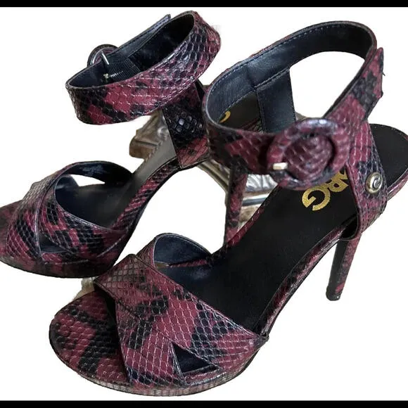 🦄😎❤️ESTATE SALE GBG Guess Burgundy Black Animal Print Sandal Size 6M Platform