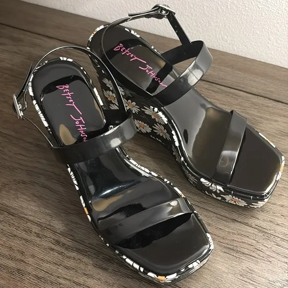 EUC [Betsey Johnson] Landry Daisy Floral Platform Wedge Sandals Women’s Sz 6.5