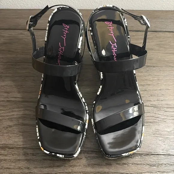 EUC [Betsey Johnson] Landry Daisy Floral Platform Wedge Sandals Women’s Sz 6.5