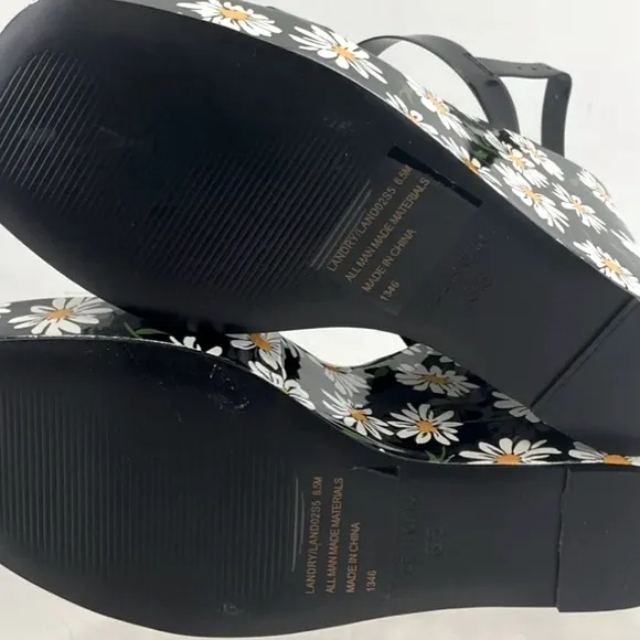 EUC [Betsey Johnson] Landry Daisy Floral Platform Wedge Sandals Women’s Sz 6.5