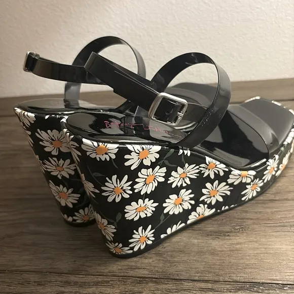 EUC [Betsey Johnson] Landry Daisy Floral Platform Wedge Sandals Women’s Sz 6.5