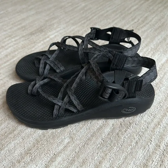 EUC Chaco Women's ZX/2 Cloud Sandal Limb Black - JCH108002 Size 9