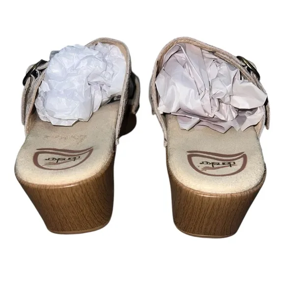 {EUC Dansko women’s sandals beige tan with gold hardware size EU 39 / 8.5 / 9}