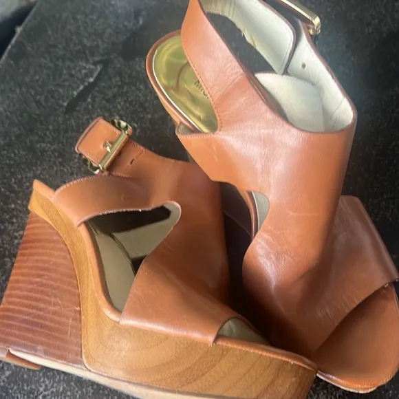 EUC Michael Kors, Josephine brown wedge, leather platform, sandals, size 5