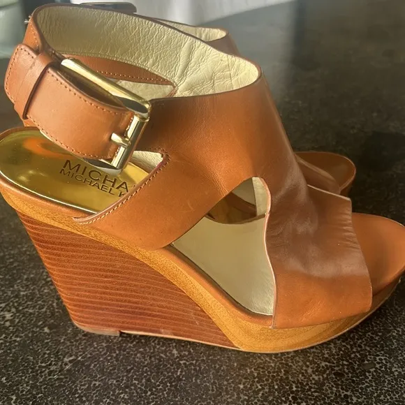 EUC Michael Kors, Josephine brown wedge, leather platform, sandals, size 5