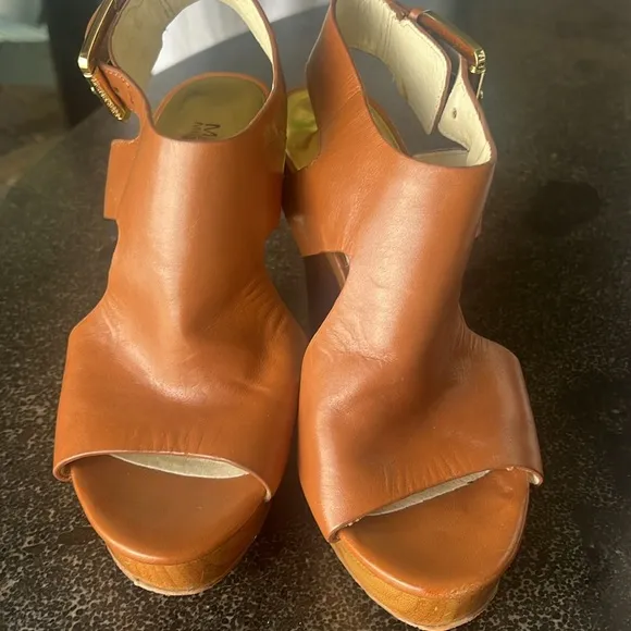 EUC Michael Kors, Josephine brown wedge, leather platform, sandals, size 5