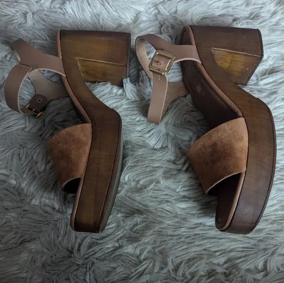 EUC RARE Seychelles Manila Heeled Sandal in Cognac Suede