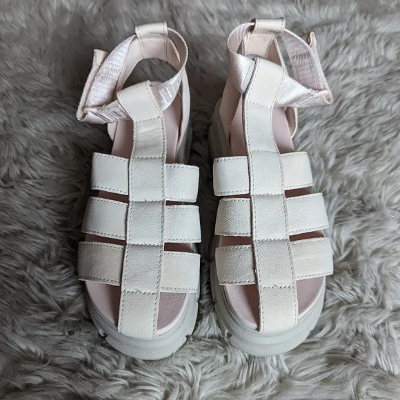 EUC UGG Ashton Strappy Sandal in Rosy Beige