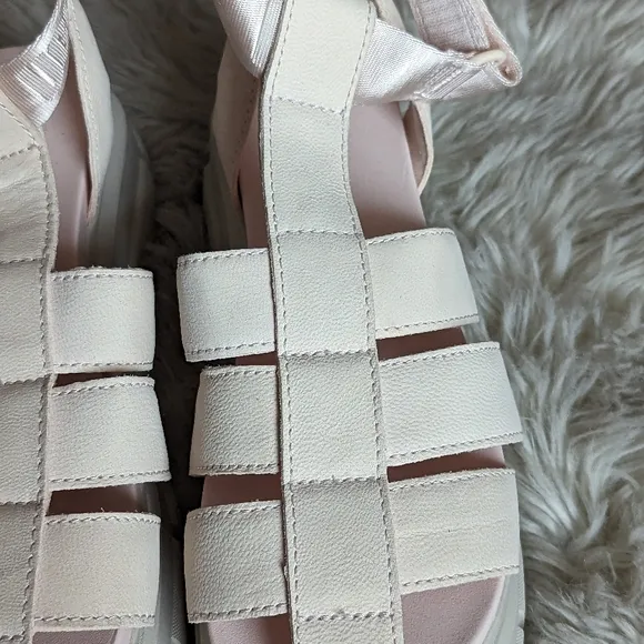 EUC UGG Ashton Strappy Sandal in Rosy Beige