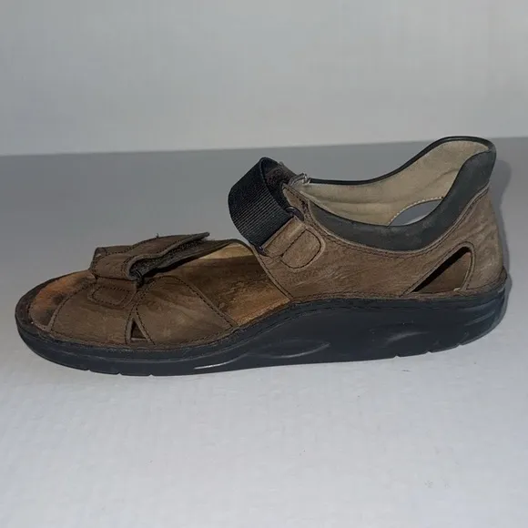 Finn Comfort Brown And Black Samara Sandals
