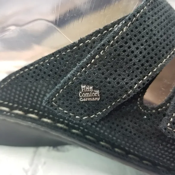 Finn Comfort Cremona black slides sandals