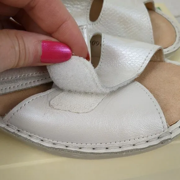 Finn Comfort Linosa Women's Sandals Size 7.5 D / 38 White Low Heel New In Box