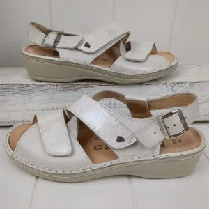Finn Comfort Linosa Women's Sandals Size 7.5 D / 38 White Low Heel New In Box
