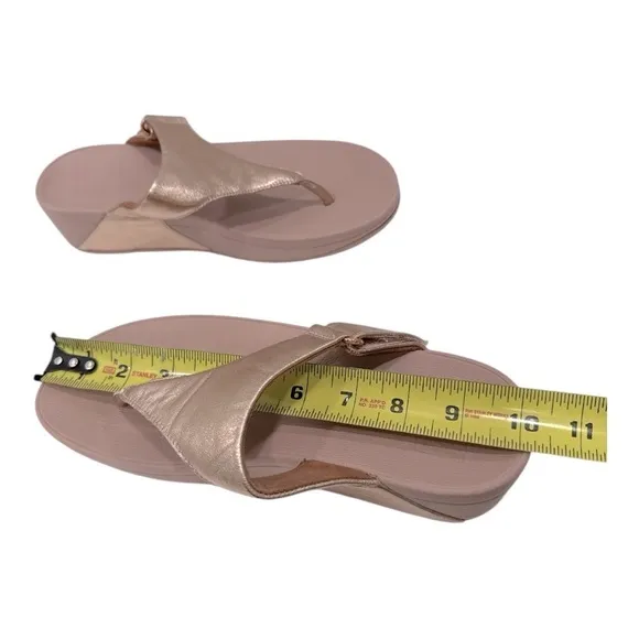 FitFlop Women's Sarna Toe Thong Sandal Color: Rose Gold size 8