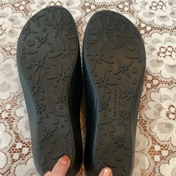 Fly Flot WOMAN'S CLOTH SLIPPER Blue-NWOT