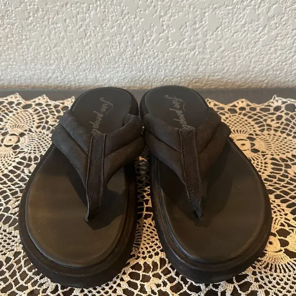 Free People Black Leather Wonderland Thong Sandals