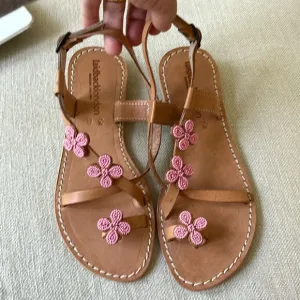 Free People New Pink Flower Laidback London Flat hand beaded Sandal. Handmade 🌈