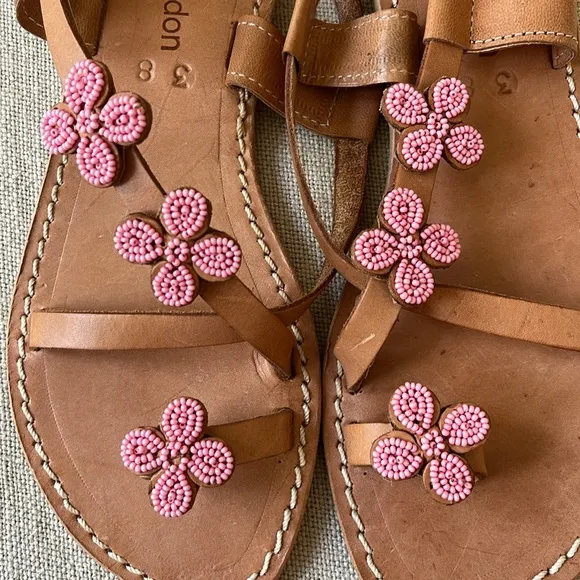 Free People New Pink Flower Laidback London Flat hand beaded Sandal. Handmade 🌈