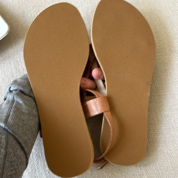 Free People New Pink Flower Laidback London Flat hand beaded Sandal. Handmade 🌈