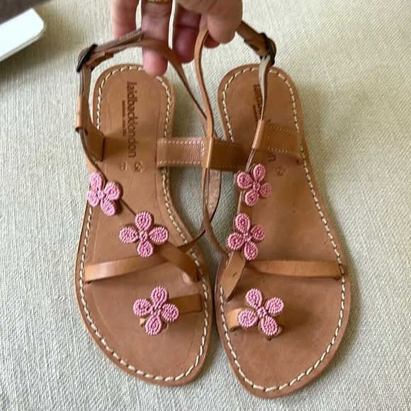 Free People New Pink Flower Laidback London Flat hand beaded Sandal. Handmade 🌈