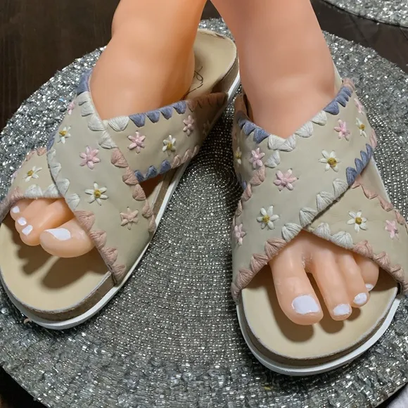 FREE PEOPLE Washed Natural Wildflower Embroidered crossband Sandals sz E…