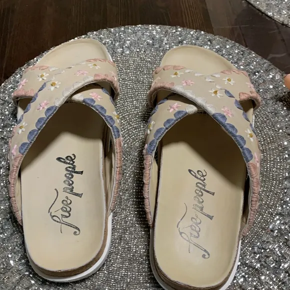 FREE PEOPLE Washed Natural Wildflower Embroidered crossband Sandals sz E…