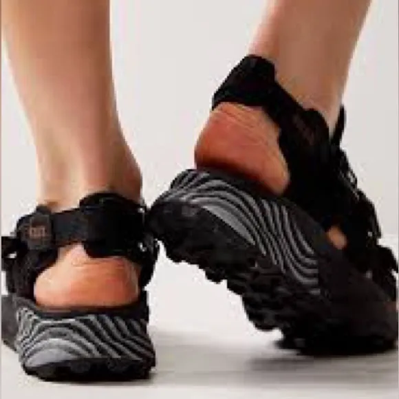 Free People x Flower Mountain Spec 9 Sports Sandals Size 7 NWT