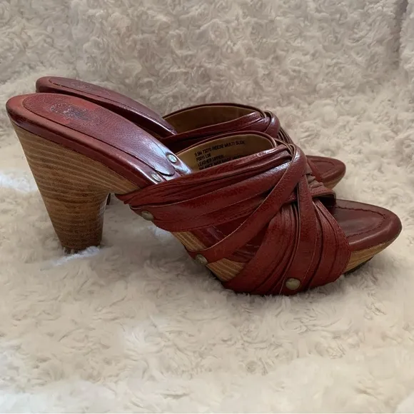 Frye Reese Multi Slide Sandals in Brown