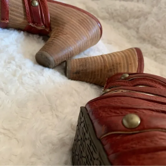 Frye Reese Multi Slide Sandals in Brown