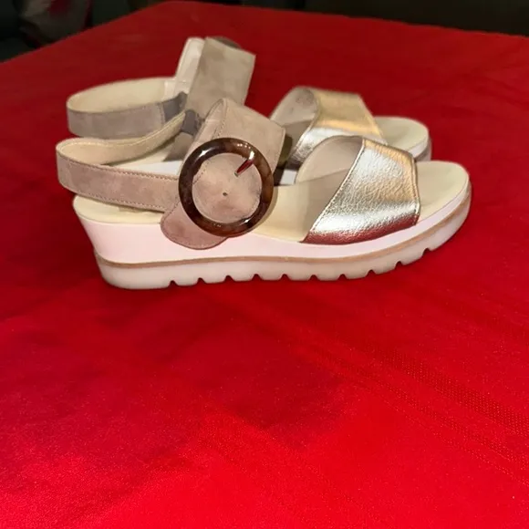 Gabor Champagne and Tan Comfort Platform Sandals Size 8.5