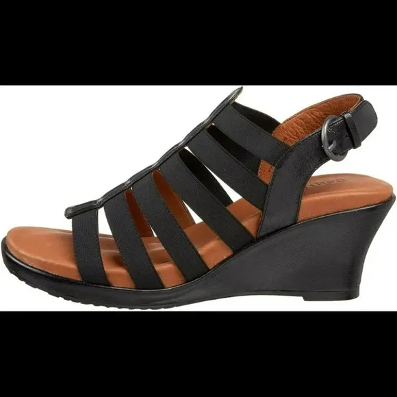 Gentle Souls 9M black leather strappy wedges sandals NWOT