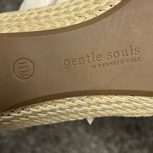 Gentle Souls by Kenneth Cole Noa Sandals Size 11 Natural Slip On Cushioned Wedge