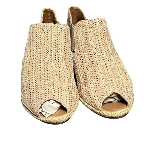 Gentle Souls by Kenneth Cole Noa Sandals Size 11 Natural Slip On Cushioned Wedge